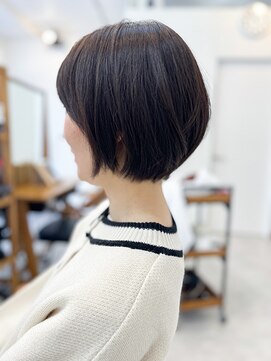 クチナ(KUCHNIA) ショートボブ