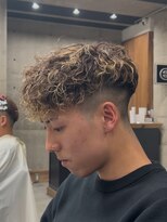 イーラ(era)&nbsp;スペインカール　ツイストスパイラル眉カットメンズパーマ