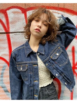 アデ オモテサンドウ(ade omotesando) ラフにカッコよくをテーマに作るおしゃれ女子ウルフヘア