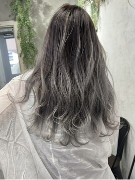 アポロ 横浜駅店(apollo) 10代20代に大人気筋感ホワイト・エアタッチバレイヤージュ/横山