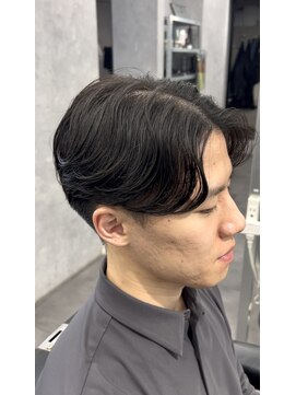 クロムトウキョウ ザ バーバー ネオン 新宿店(CHROM TOKYO the Barber ne/on) ニュアンスパーマ/センターパート