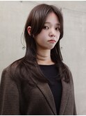 柔らかいブラウンと大人っぽく流れるハッシュレイヤー