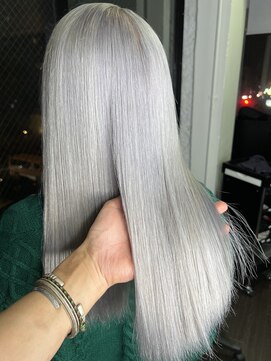 テテ(TETE) ホワイトシルバー　心斎橋×長堀橋