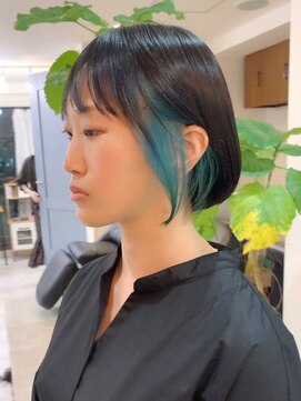 ベラ(Bella) 大人可愛いインナーカラークールショートボブ20代30代40代