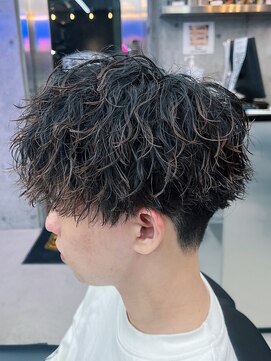 グナスティバイダムディー トウキョウ(GNASTY by DAMDEE TOKYO) ツーブロックマッシュ/波巻き/ハイライト/束感[大宮/理容室]