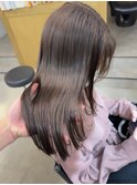 赤みを抑えた透明感オリーブベージュ