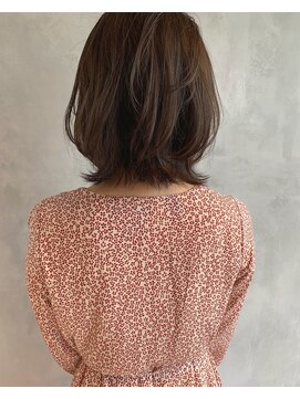 キチ(kichi.) [kichi.] たまねぎくびれボブ×くすみベージュ