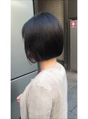 スッキリまとまる艶ミニボブ