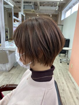 トウキョウヨシつね 御幸ヶ原店(TOKYO Yoshi) 耳掛けも可愛いくびれショート