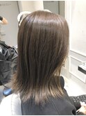 切りっぱなし ミディボブ 明るくても艶のあるシナモンベージュ