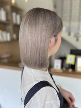 トーナイアティル(TONAI atil) グレージュカラー