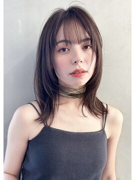 タス(tas) ミディアムレイヤー に合わせカット顔周りカットおまかせカット