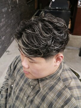 スリーセント 栄(3/cent) ホワイトメッシュ/メンズメッシュ/フェザーパーマ/フェード