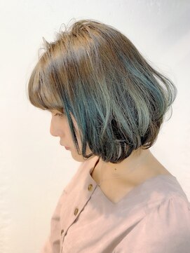 イーラ(era) 《era》ツートンカラー　ネビージュ　こなれボブ　みわ