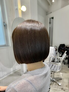 ストレータ バイ マリオ(Strata by mario) 〈宮本〉ぱつっとミニボブ