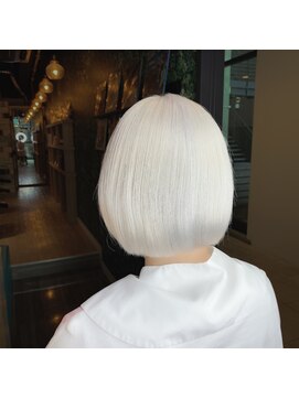 ジルバイジゼル(JILL by GiseL) 中世ウルフ/メンズウルフ/ハイトーン/ダブルカラー/ホワイト