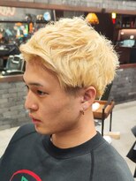 フォーコーナーズカットショップスリーセント 栄(FourCornersCutShop 3/cent) ダブルカラー/ホワイトベージュ/テーパーフェード