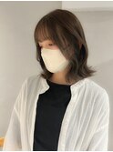 オリーブベージュ