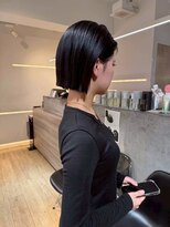 シーン バイ ラッド(SCENE by RAD)&nbsp;シンプルで大人可愛いショートボブスタイルレイヤー小顔盛り艶感