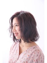 ソーホー ニューヨーク シズオカ(SOHO newyork SHIZUOKA) ラフな無造作ウェーブが大人かわいいミディ