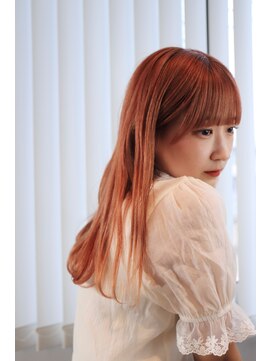 ケリーアン 太田(kelly.un) ピンクオレンジカラー / 艶ハイトーン / ゆるふわミディアムヘア