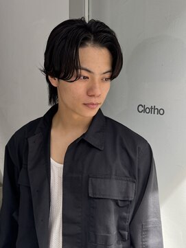 クロト(Clotho) センターパートウルフ/波巻きツイストスパイラルメンズカット