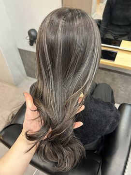 レブ 四条烏丸(Reb,) ハイライト京都レイヤーカットグレーベージュ４０代ロングヘア