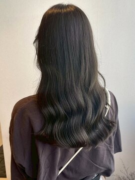 アモレット(amoretto) レイヤーカット アッシュカラー 顔周りレイヤー 艶髪 20代