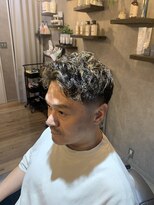 トニコ(toniko)&nbsp;ピンパーマ×スキンフェード×メンズショート×バーバースタイル