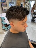 メンズショートバーバーヘアスキンフェード