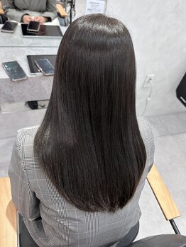 リノバイアクネ(lino by ACNE)の写真/雨の日も、湿気の日も。うねらない髪へ。上質な薬剤と丁寧な技術で、品のあるストレートを。