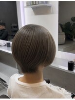 フロウ(flou)&nbsp;ミルクティーグレージュ、ショートウルフ