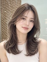 オアシスアヴェダ ザ・ペニンシュラ東京(OASIS AVEDA)&nbsp;大人セミロングレイヤー・長め前髪・グレージュ20代30代