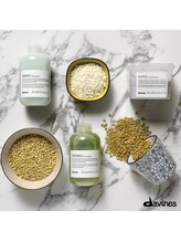 「VEGAN　BEAUTY」＋「SUSTAINABLE」人にやさしく、地球や環境への配慮を行っメニューを取り揃えています。