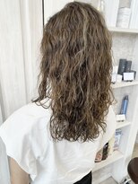 キャアリー(Caary)&nbsp;福山市美容室Caary 海外風スパイラルパーマ くすみベージュ