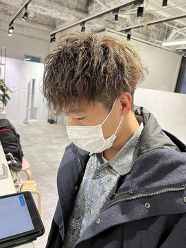 キートス(Kiitos) 刈り上げツーブロック前下がりマッシュツイストスパイラル