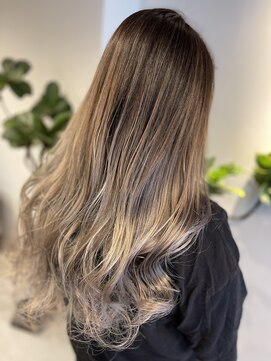 モアバイエフ(MORE byF) グラデーション