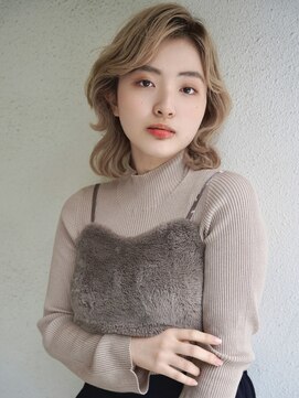 ブゾン(buZon) 【buZon ブゾン】くびレイヤー前髪パーマグレーベージュ