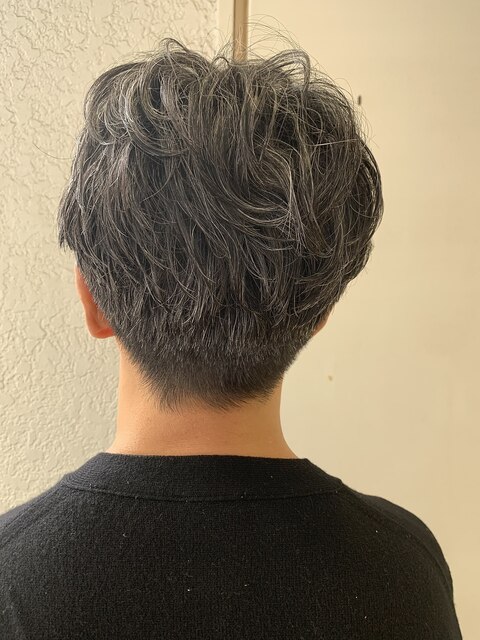 グレイヘアが映える！イケオジメンズカット