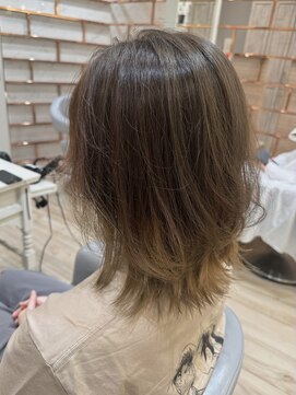 ボネッカ 鶴見(BONECCA) レイヤーボブカット/グラデーションベージュイルミナカラー