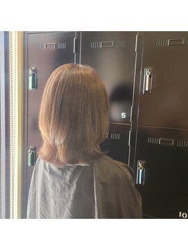 レヴェヘア rever hair ミディアムレイヤー