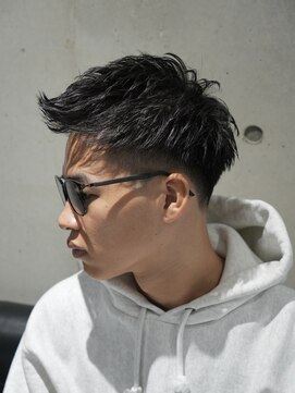 MEN'S/ジェットモヒカン×スキンフェード/短髪/黒髪