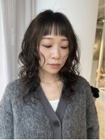 リン(Lin)&nbsp;ぱっつん前髪とゆるふわパーマ