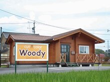 ウッディ(Woody)の雰囲気（お店の外観です【ゆったりとした駐車場完備◎】）