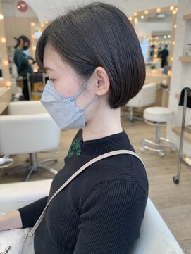 エレノア 渋谷公園通り店(Eleanor) 黒髪×スッキリ耳かけまるみボブ