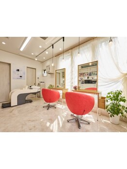 ご来店されるお客様に丁寧な接客やおもてなし、妥協のない技術と洗練された上質空間をお届けいたします＊