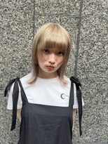 顔周りが可愛いミニウルフ２０代ヘアスタイル