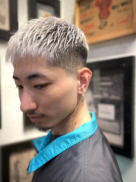 ヒロギンザ 大阪本店(HIRO GINZA) シルバーカラー×スキンフェード