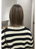 ミディアムボブ細めハイライト　くすみベージュ
