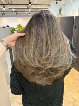 メリー オオサカ(Merly Osaka) smoky beige balayage